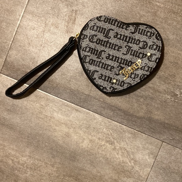 Juicy couture, heart shaped wristlet 💜🧡❤️🖤🤍💛 - Picture 4 of 7
